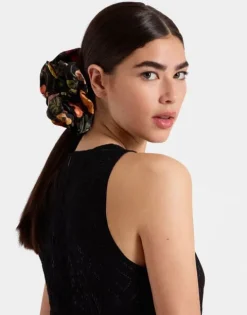 Giga Scrunchie